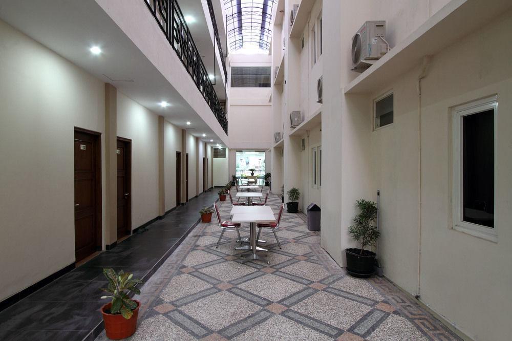 Oyo Flagship 3726 Tembok Batu Residence Tugu Exteriér fotografie