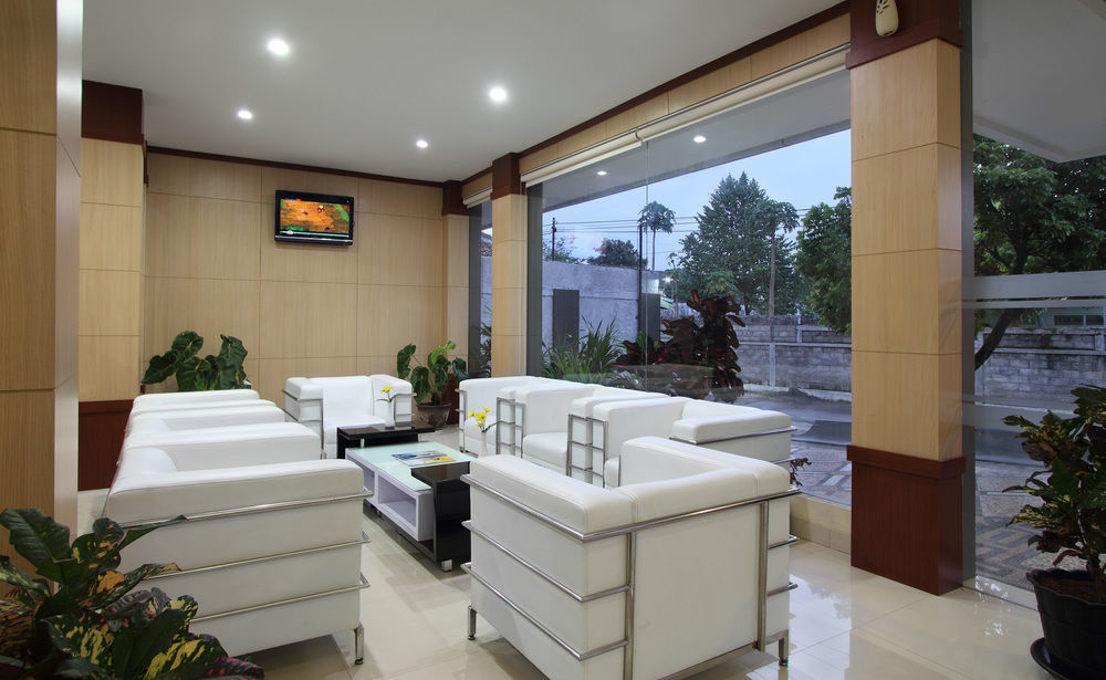 Oyo Flagship 3726 Tembok Batu Residence Tugu Exteriér fotografie